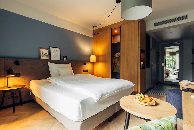 Standardzimmer mit Gartenblick